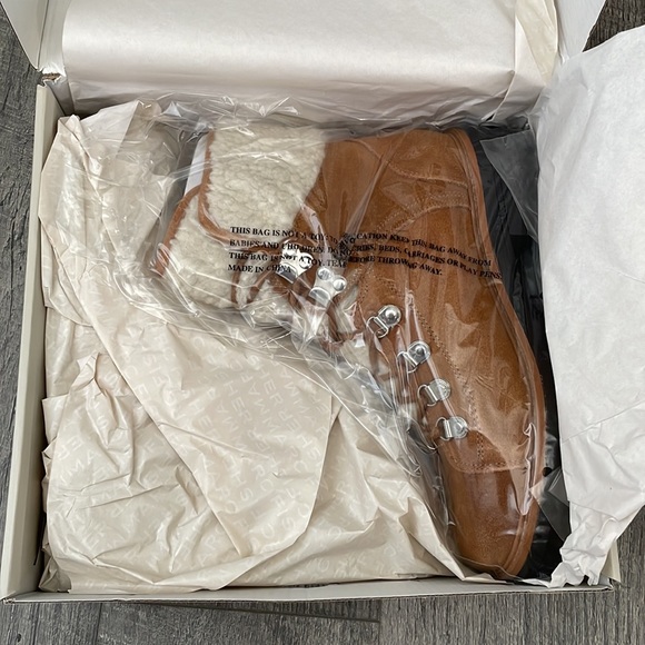 NEW‼️Winter boots - Picture 2 of 3